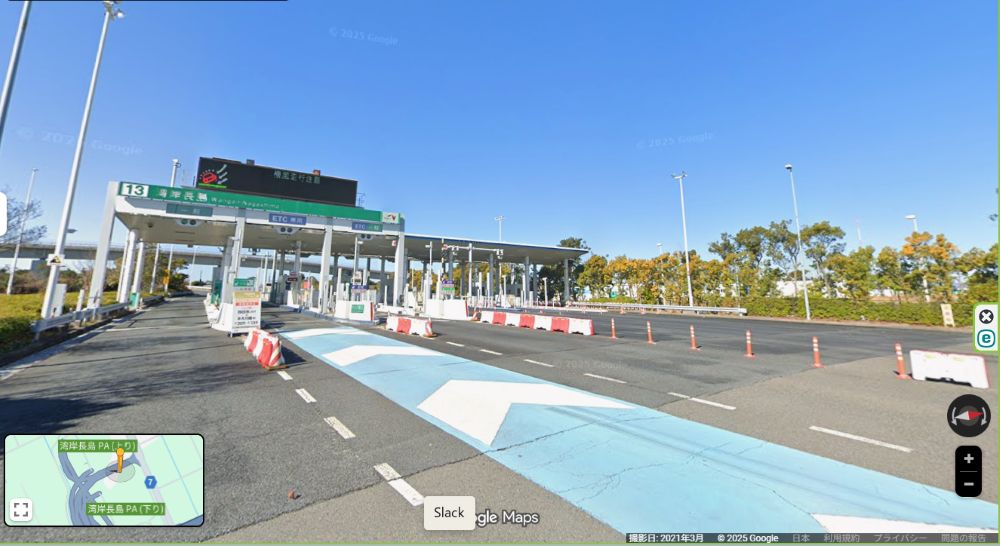 国道23号の青看板を目印に左折