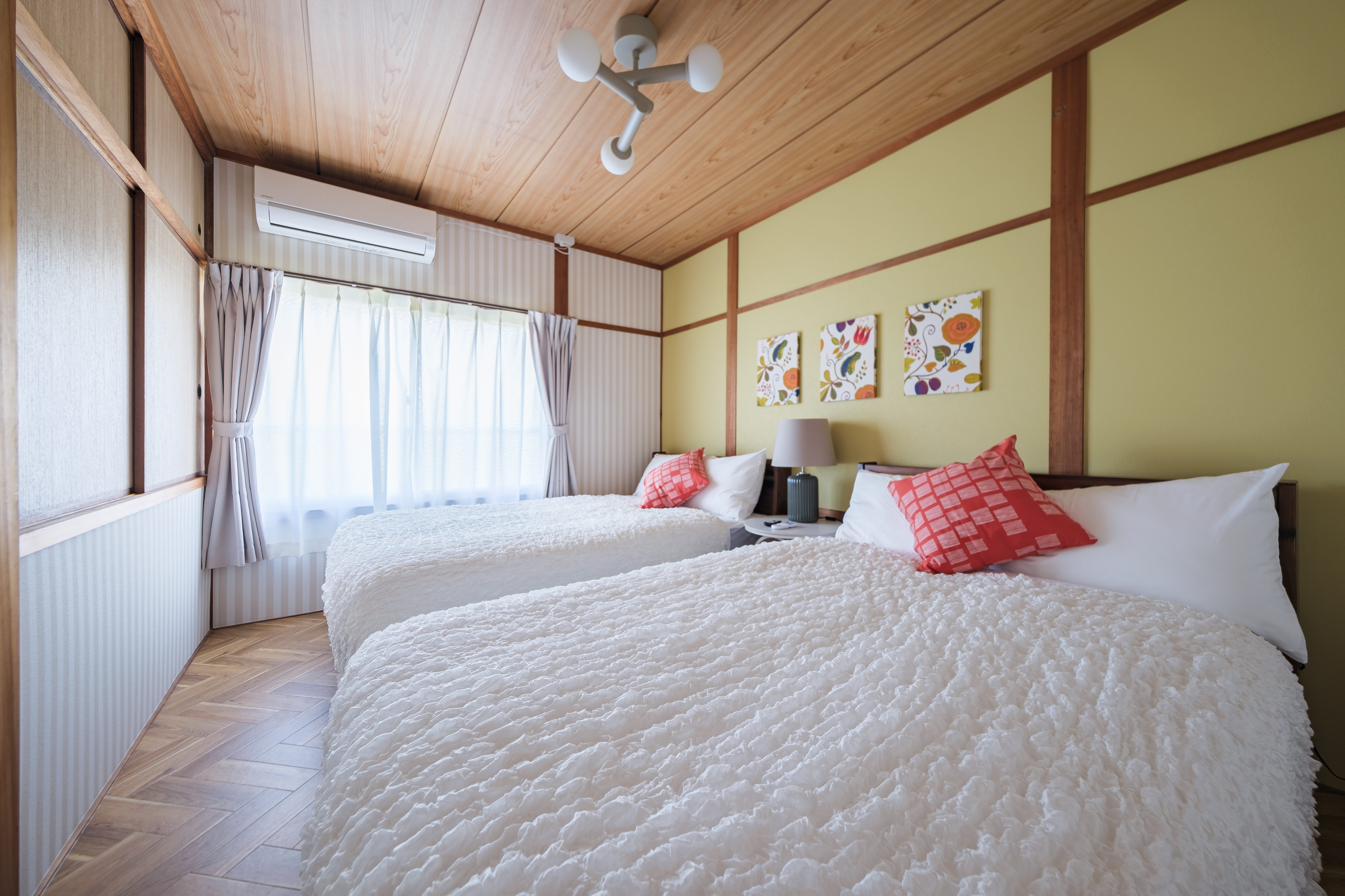 寝室3。2階。セミダブルベッド2台